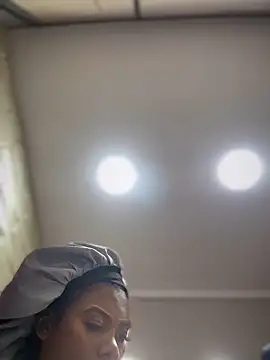 Snapshot of Tayra_Siny chatting on 10.05.25 Tayra Siny online show from 10.05.25