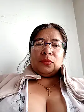 Snapshot of __valentina18 chatting on 12.15.24   valentina18 online show from 12.15.24