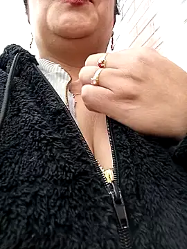 Snapshot of __valentina18 chatting on 03.20.25   valentina18 online show from 03.20.25