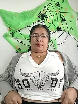 Snapshot of __valentina18 chatting on 10.11.25   valentina18 online show from 10.11.25