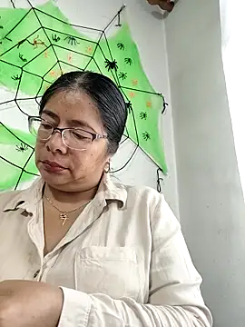 Snapshot of __valentina18 chatting on 10.15.25   valentina18 online show from 10.15.25