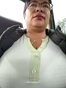 Snapshot of __valentina18 chatting on 10.16.25   valentina18 online show from 10.16.25