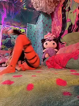 Snapshot of BABYUNICORN chatting on 12.21.25 BABYUNICORN online show from 12.21.25