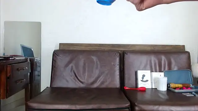 Courtney Valeria online show from 11.09.25