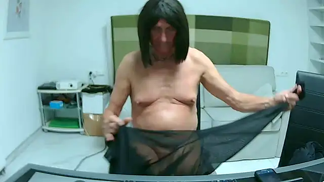 Snapshot of TranseCarmen chatting on 09.27.25 TranseCarmen online show from 09.27.25