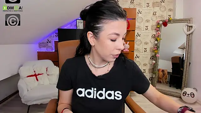 EmillyTaylor online show from 12.18.25