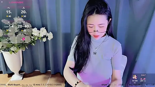 Snapshot of candy-yiyi chatting on 12.16.24 candy-yiyi online show from 12.16.24