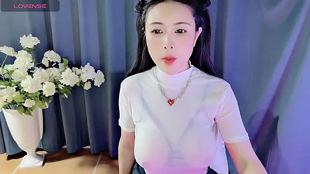 Snapshot of candy-yiyi chatting on 12.21.24 candy-yiyi online show from 12.21.24