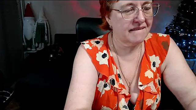 Snapshot of JoannaAndNeighbour chatting on 12.23.25 JoannaAndNeighbour online show from 12.23.25