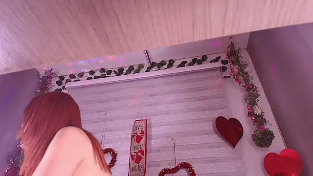 Snapshot of zzoe_ chatting on 02.17.25 zzoe online show from 02.17.25