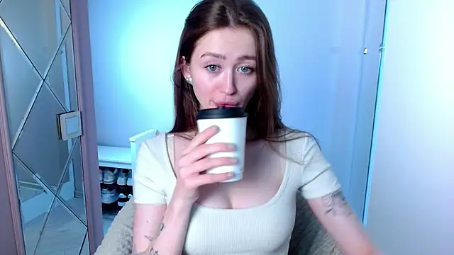 Snapshot of millllina chatting on 01.20.25 millllina online show from 01.20.25