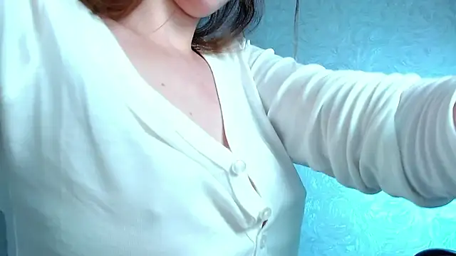 Snapshot of millllina chatting on 05.26.26 millllina online show from 05.26.26