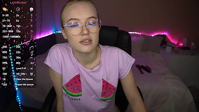 Snapshot of AmandaFiree chatting on 10.03.25 AmandaFiree online show from 10.03.25