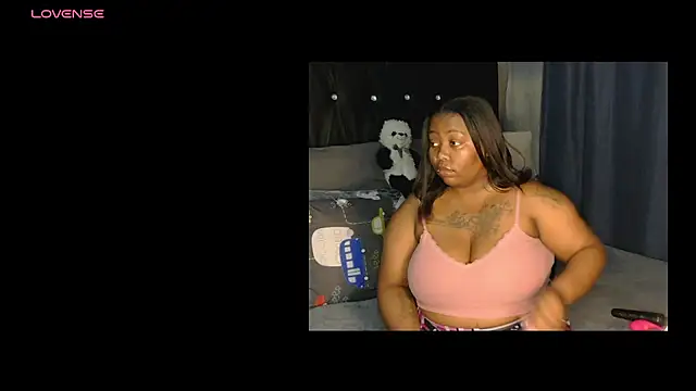 Snapshot of caramelbooty69 chatting on 11.13.25 caramelbooty69 online show from 11.13.25