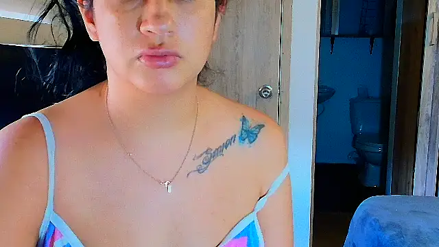 Snapshot of sara2520 chatting on 04.11.26 sara2520 online show from 04.11.26