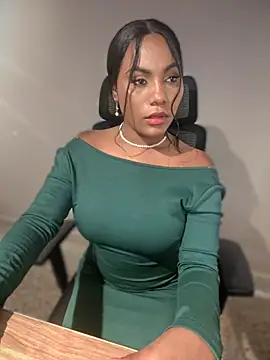 Sara Boom online show from 12.05.25