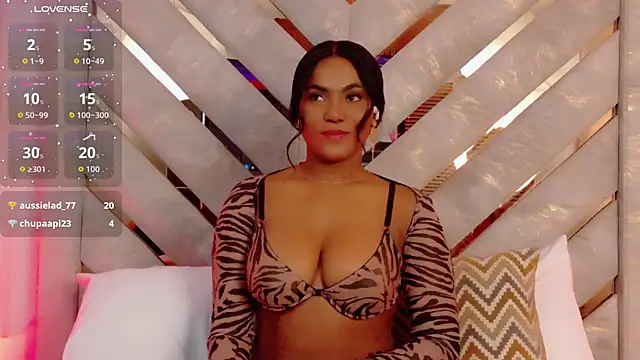 Snapshot of Sara_Boom chatting on 12.13.25 Sara Boom online show from 12.13.25