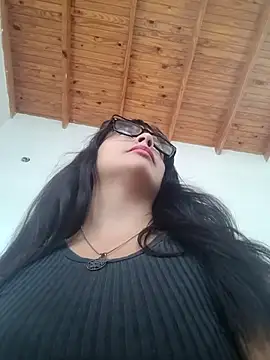Snapshot of ZaraHoney chatting on 02.13.25 ZaraHoney online show from 02.13.25