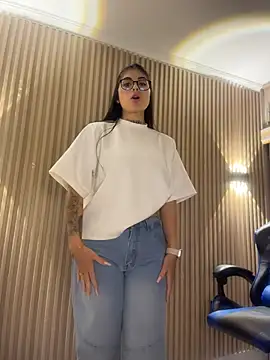 Sarasanders 4 online show from 02.23.26