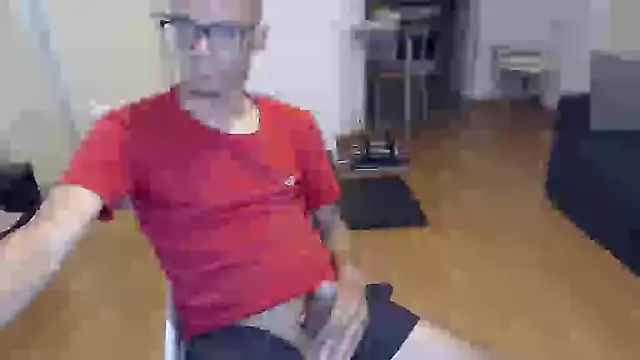 Snapshot of guachin_hunk chatting on 11.17.25 guachin hunk online show from 11.17.25