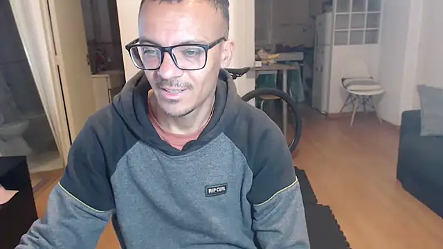 Snapshot of guachin_hunk chatting on 11.23.25 guachin hunk online show from 11.23.25