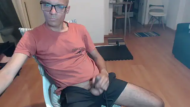 Snapshot of guachin_hunk chatting on 12.01.25 guachin hunk online show from 12.01.25