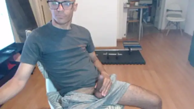 Snapshot of guachin_hunk chatting on 12.17.25 guachin hunk online show from 12.17.25