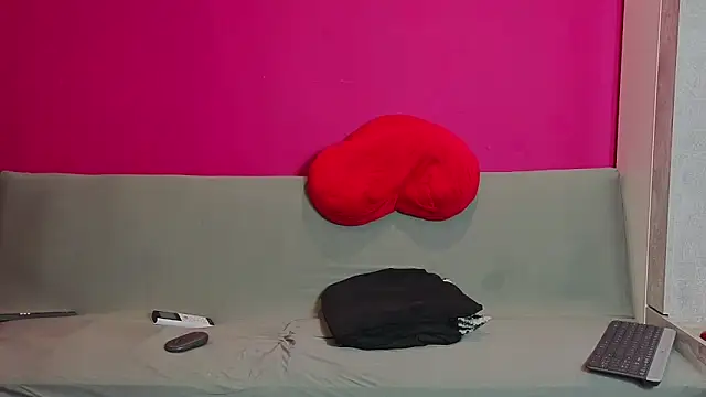 Young Strawberryy online show from 03.20.26