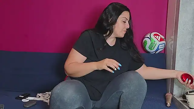Young Strawberryy online show from 07.05.26