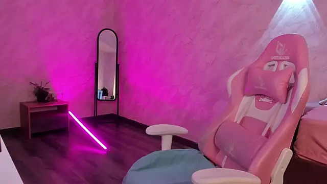 Snapshot of gentle_muse chatting on 02.14.26 gentle muse online show from 02.14.26