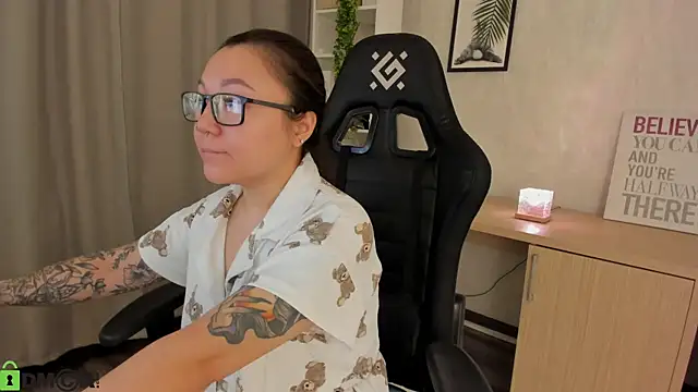 Snapshot of gentle_muse chatting on 02.16.26 gentle muse online show from 02.16.26