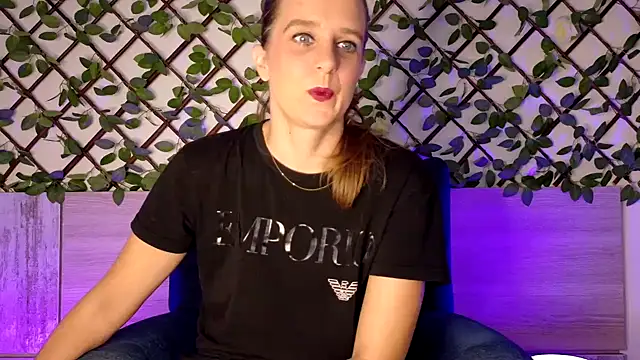 Snapshot of LadyChantale chatting on 09.22.25 LadyChantale online show from 09.22.25