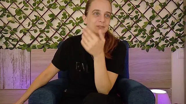 Snapshot of LadyChantale chatting on 10.26.25 LadyChantale online show from 10.26.25