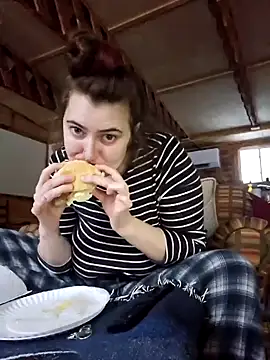 Snapshot of Snowbunnycake_131 chatting on 12.05.24 Snowbunnycake 131 online show from 12.05.24