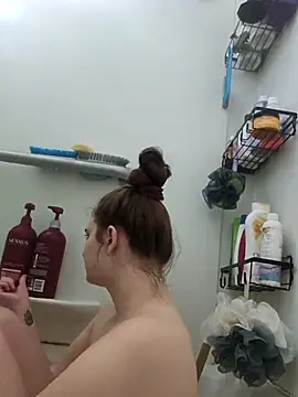 Snapshot of Snowbunnycake_131 chatting on 09.19.25 Snowbunnycake 131 online show from 09.19.25