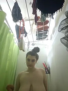 Snapshot of Snowbunnycake_131 chatting on 10.16.25 Snowbunnycake 131 online show from 10.16.25