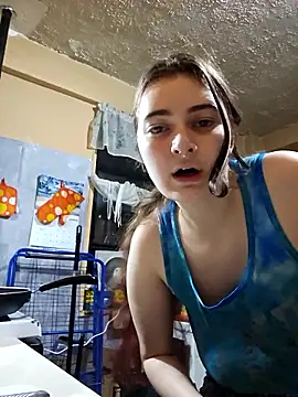 Snapshot of Snowbunnycake_131 chatting on 10.18.25 Snowbunnycake 131 online show from 10.18.25