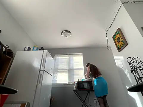 Snapshot of Snowbunnycake_131 chatting on 10.28.25 Snowbunnycake 131 online show from 10.28.25