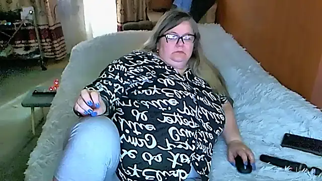 Snapshot of sex2 chatting on 03.18.25 sex2 online show from 03.18.25