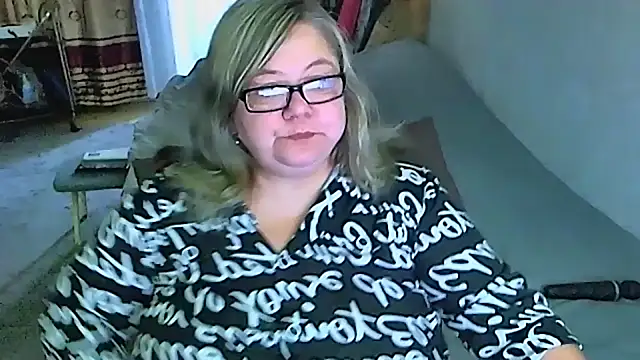 Snapshot of sex2 chatting on 09.20.25 sex2 online show from 09.20.25