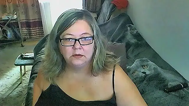 Snapshot of sex2 chatting on 09.29.25 sex2 online show from 09.29.25