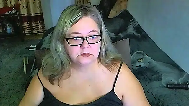 Snapshot of sex2 chatting on 10.14.25 sex2 online show from 10.14.25