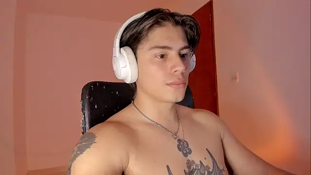 Snapshot of Giordano_Russo chatting on 12.19.25 Giordano Russo online show from 12.19.25