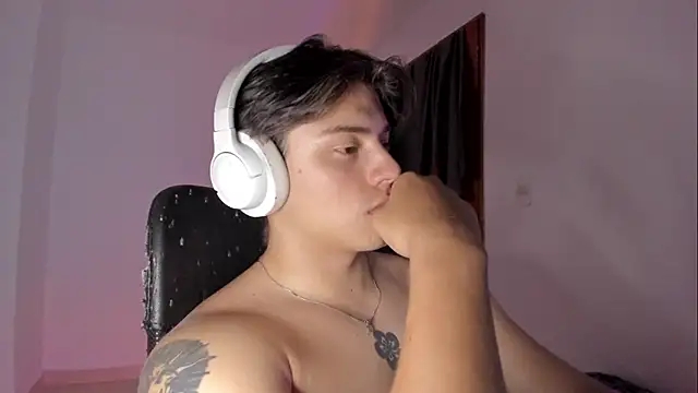 Snapshot of Giordano_Russo chatting on 02.18.26 Giordano Russo online show from 02.18.26