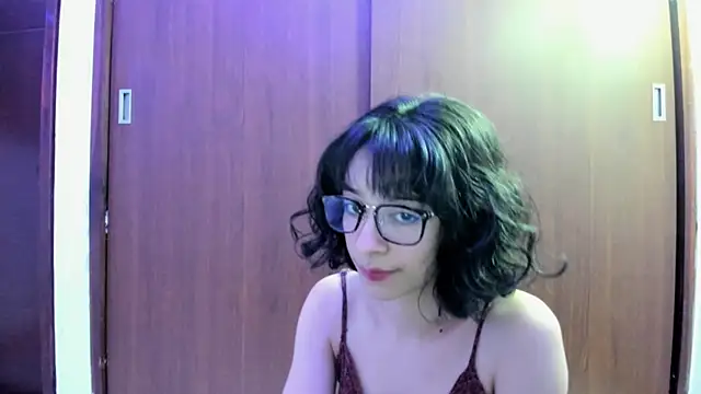 Snapshot of _Lunnaa_ chatting on 12.08.24 Lunnaa online show from 12.08.24