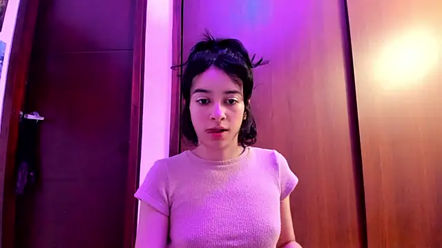 Snapshot of _Lunnaa_ chatting on 12.21.24 Lunnaa online show from 12.21.24