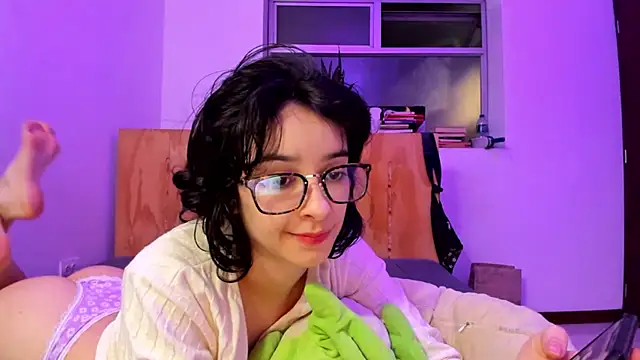 Snapshot of _Lunnaa_ chatting on 01.01.25 Lunnaa online show from 01.01.25