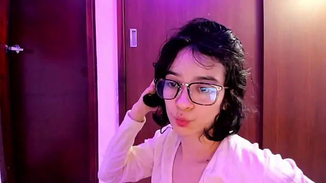 Snapshot of _Lunnaa_ chatting on 01.01.25 Lunnaa online show from 01.01.25