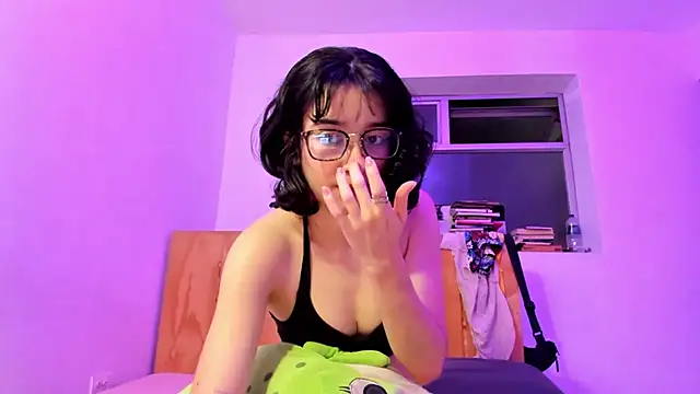 Snapshot of _Lunnaa_ chatting on 01.13.25 Lunnaa online show from 01.13.25