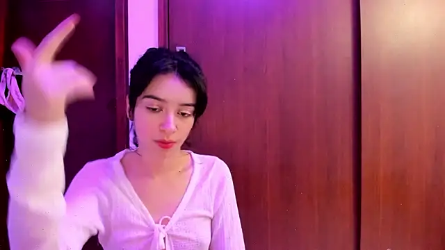 Snapshot of _Lunnaa_ chatting on 02.03.25 Lunnaa online show from 02.03.25